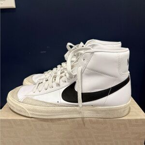 Nike White and Black High-Tops